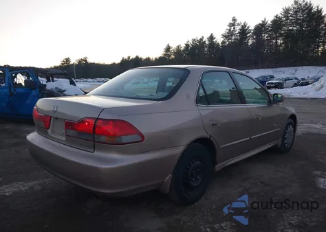 2001 Honda Accord 2.3 Lx z USA, uszkodzony, nr VIN 1HGCG66561A086717